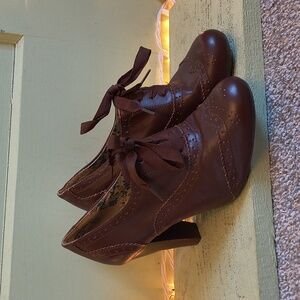 Women's American Eagle Brown Saddle Mary Jane 4" Round Toe Heel 9